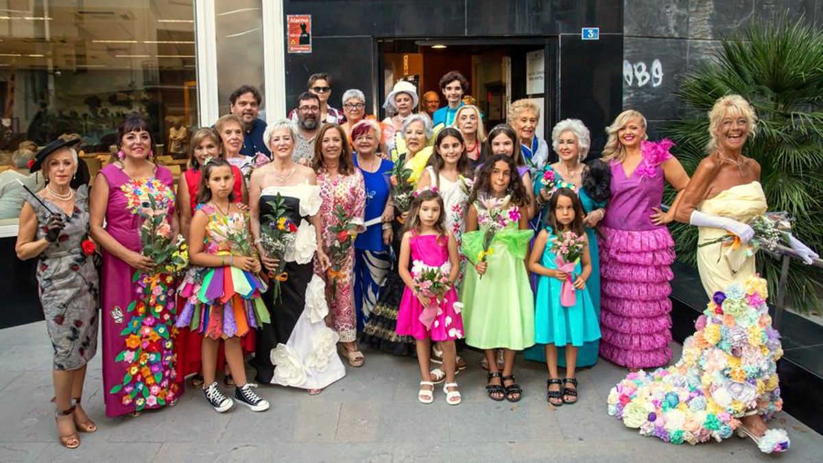 Desfilada Vestits de Paper 2025.