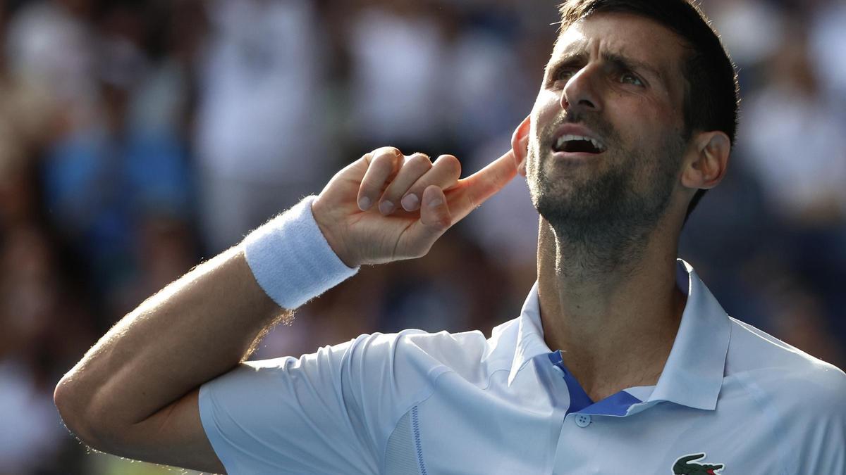 Novak Djokovic, celebrando un punto frente a Taylor Fritz en los cuartos de final del Open de Australia