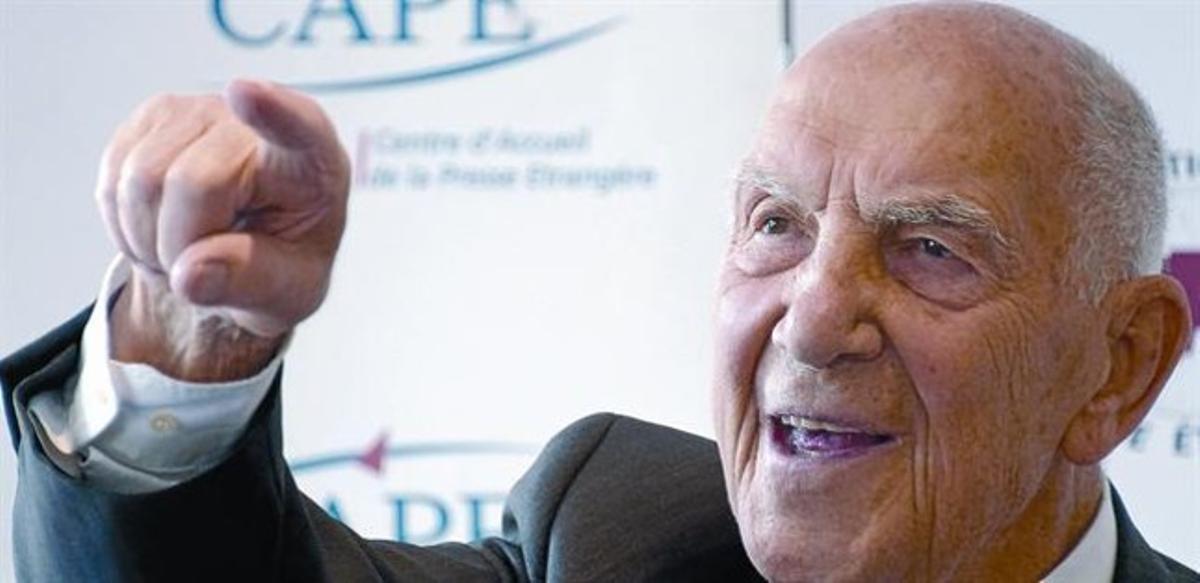 Hessel respon a les preguntes de la premsa internacional,divendres passata París. Hessel respon a les preguntes de la premsa internacional,divendres passata París.