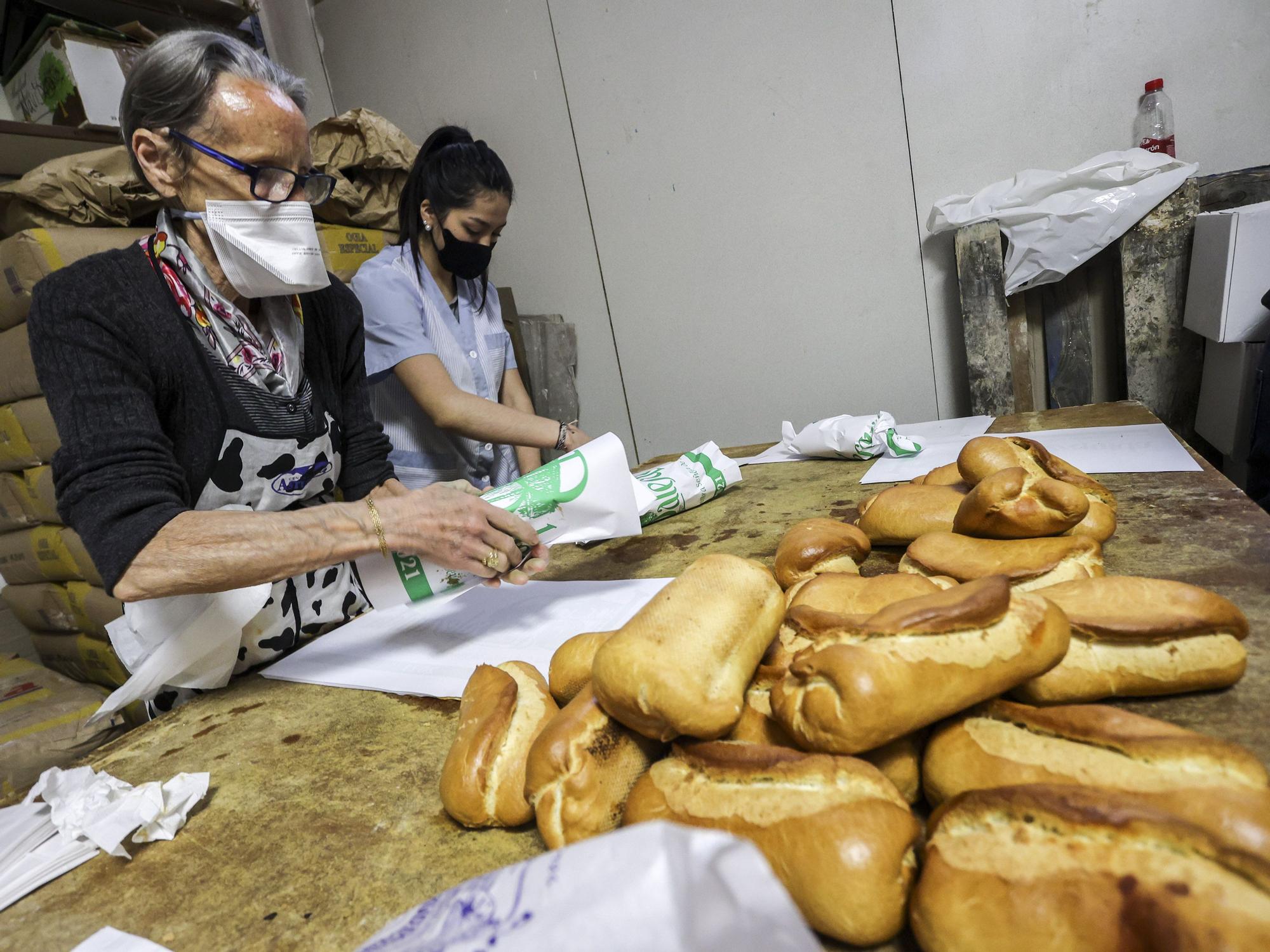 El Martes de Campo empieza en los obradores: 14.000 bollos para festejar