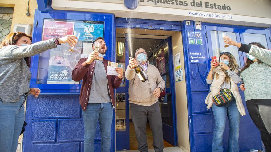 Lotería de Navidad 2021: El Popeye de Cartagena reparte 7,8 millones de euros del 26711