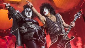  Gene Simmons y Paul Stanley durante el concierto de la banda neoyorkina KISS en Can Zam durante el festival Rock Fest Barcelona.