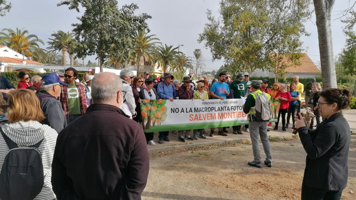 Inicio de la marcha desde la playa de Almardà.