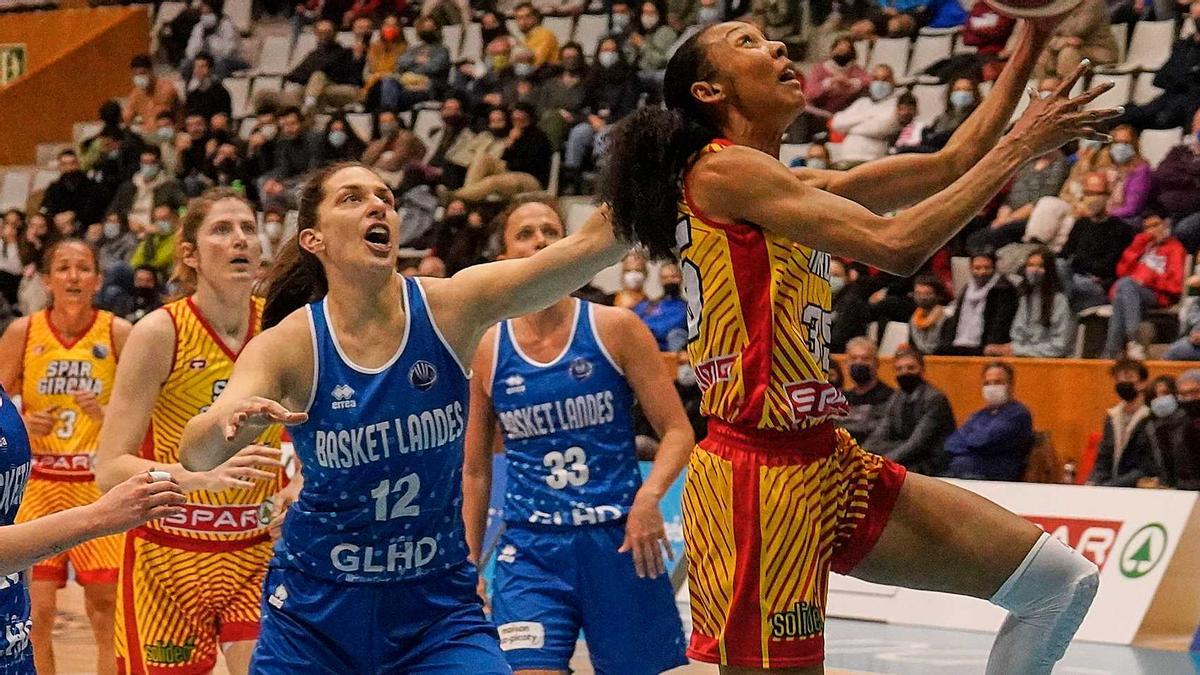 Tolo defensant Gardner, en el partit Uni-Landes d&#039;Eurolliga