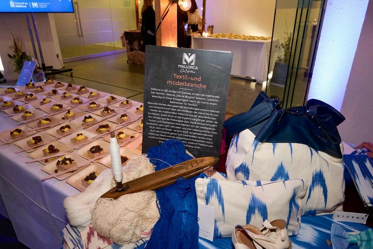 Estand con artículos de Teixits Vicens.