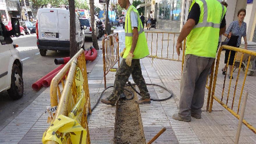 Operarios trabajando en las obras.