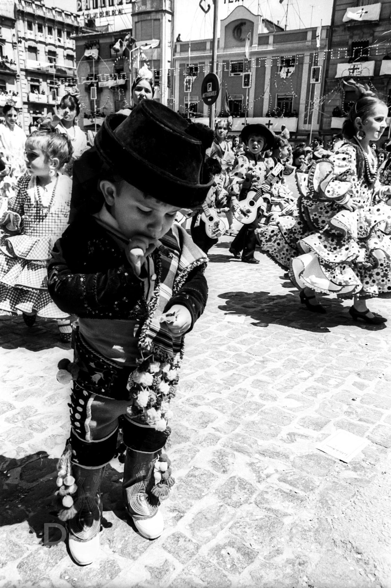 El otro punto de vista de Perfecto Arjones en las fiestas de los Moros y Cristianos de Alcoy en los años 60 y 70.