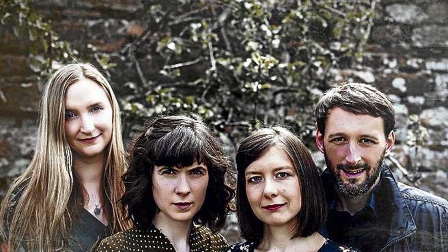 Alasdair Roberts, Emily Portman, Lucy Farrell y Rachel Newton.