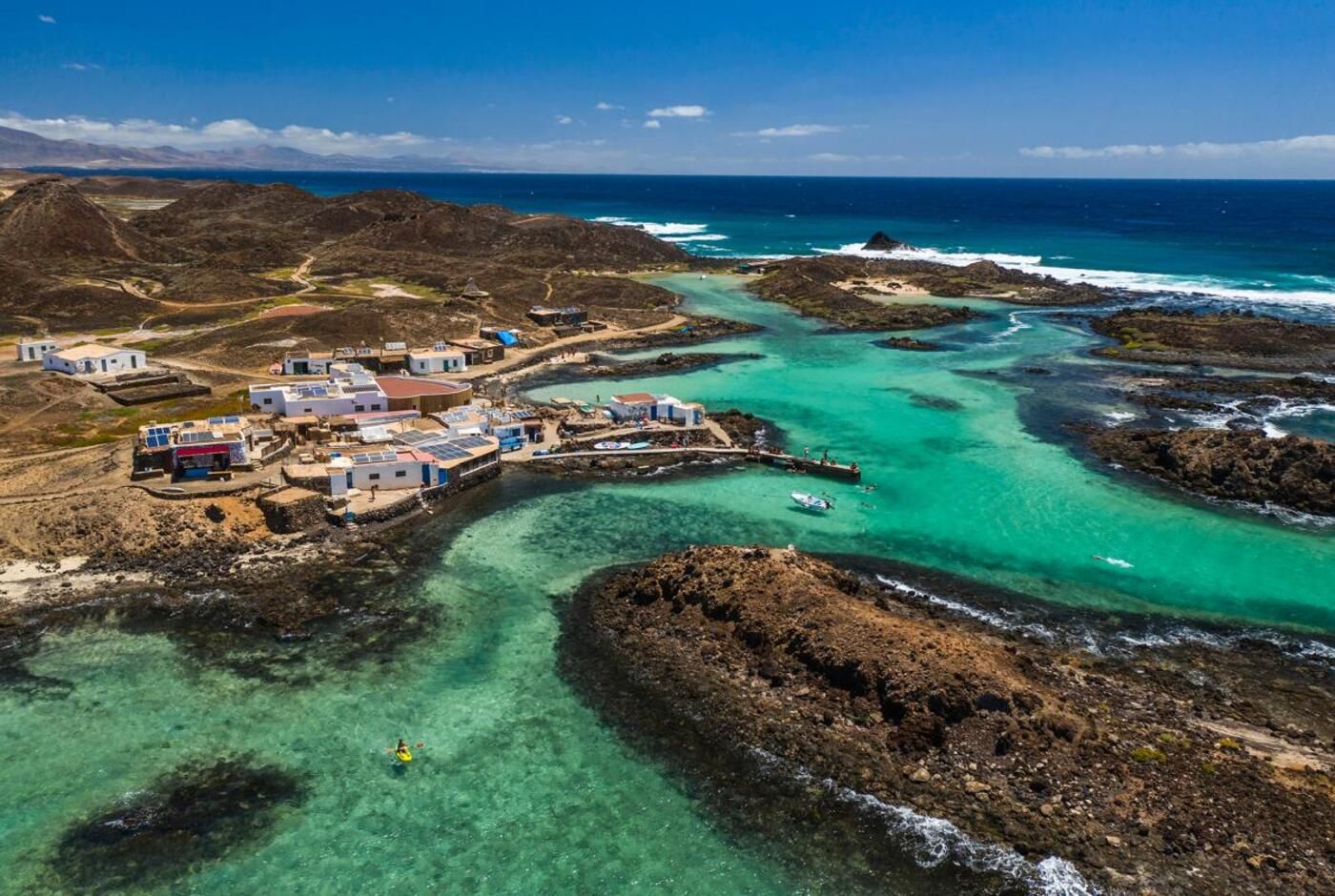 Vista general de El Puertito, piscina natural en el Islote de Lobos.jpg