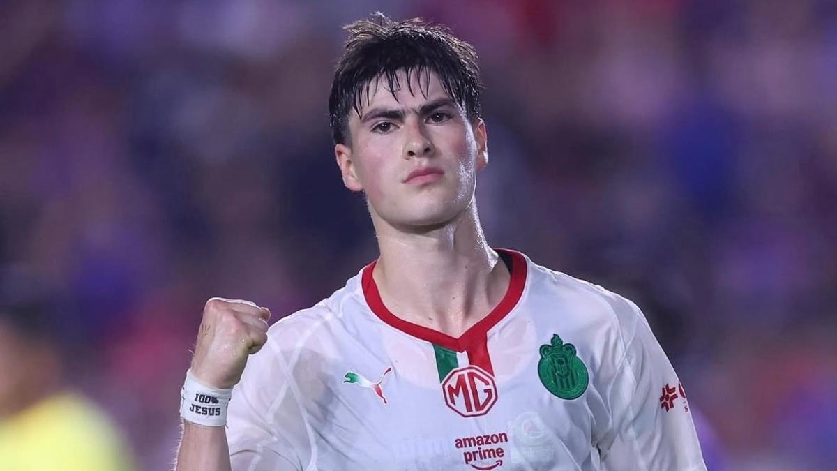 Armando 'Hormiga' González celebra su gol ante Mazatlán Fútbol Club