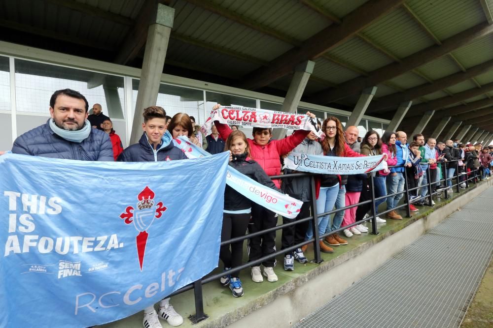 Las gradas de A Madroa se llenan de aficionados en el primer entrenamiento a puerta abierta del Celta después de caer eliminado ante el Manchester United