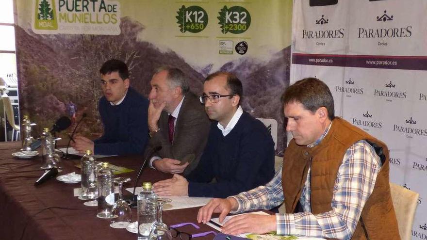 Por la izquierda, Alberto Rodríguez, Benigno Fernández Fano, José Víctor Rodríguez y el alcalde de barrio Antonio Rodríguez, ayer, en la presentación de la prueba.