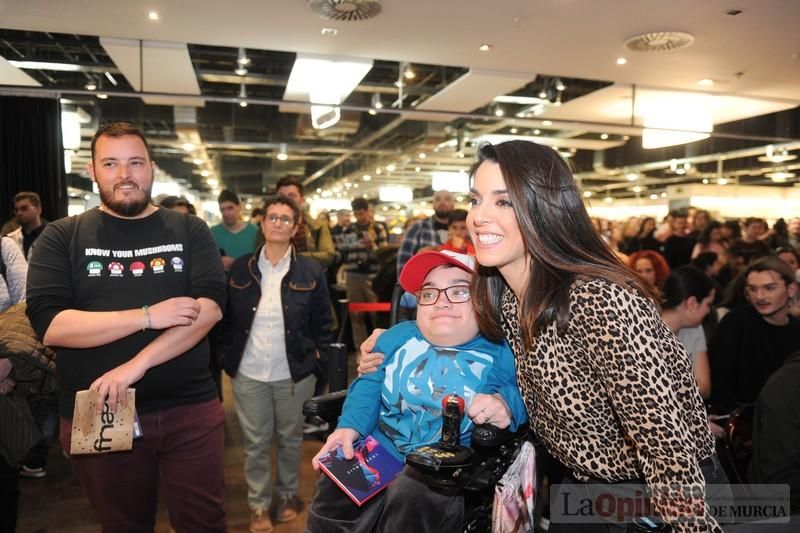 Ruth Lorenzo presenta 'Loveaholic' en la FNAC de Nueva Condomina