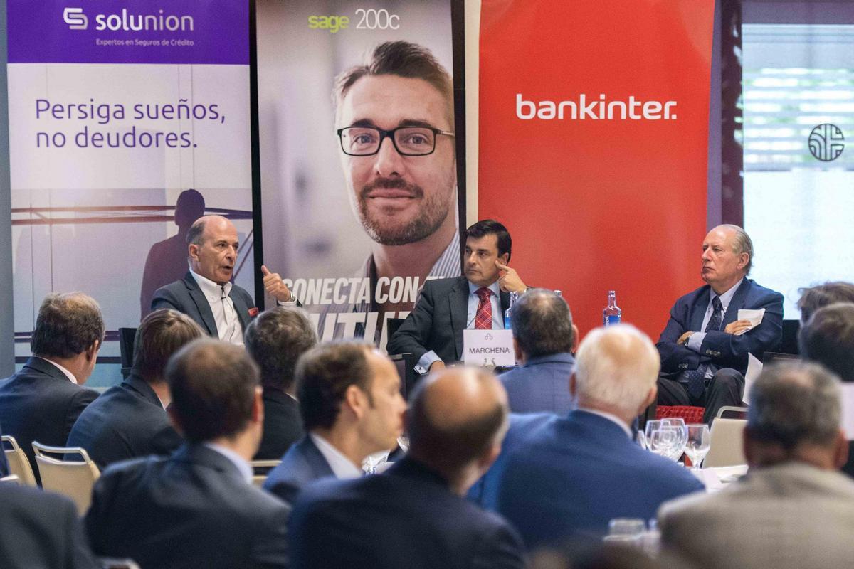 Carlos Rodríguez Braun (izq.) y José María Gay de Liébana, ayer. / El Correo