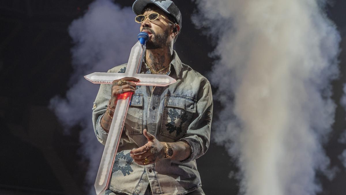 Anuel AA, en los primeros instantes de su concierto en el Palau Sant Jordi, este 22 de noviembre en Barcelona.