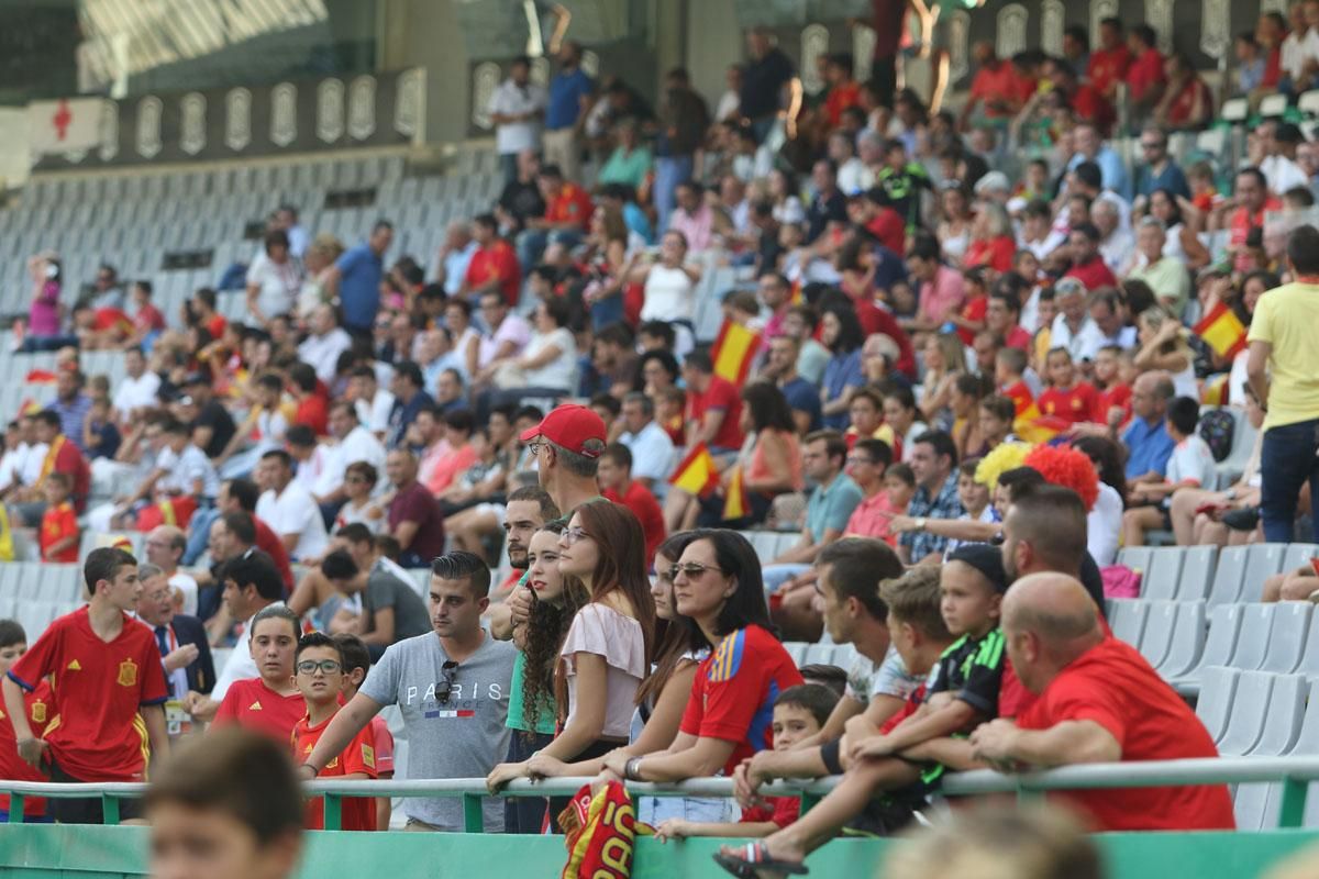 Aficionados en el encuentro de ‘La Rojita’