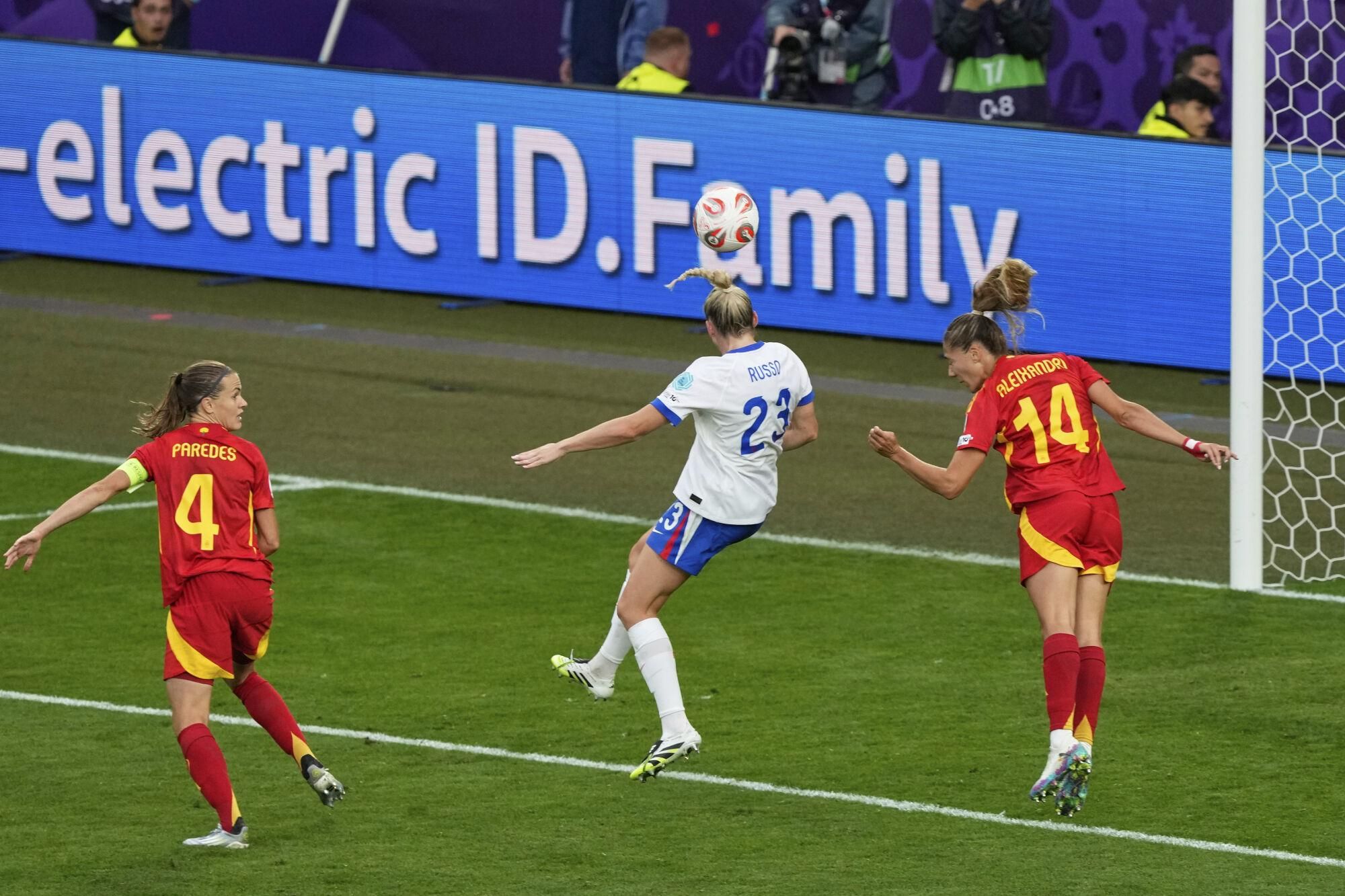 England's Alessia Russo, centre, scores her side's opening goal during the Women's Euro 2025 final soccer match between England and Spain at St. Jakob-Park in Basel, Switzerland, Sunday, July 27, 2025. (AP Photo/Michael Probst)