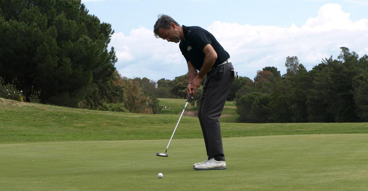 Un jugador de golf, en un torneo celebrado en el Real Club de Campo.