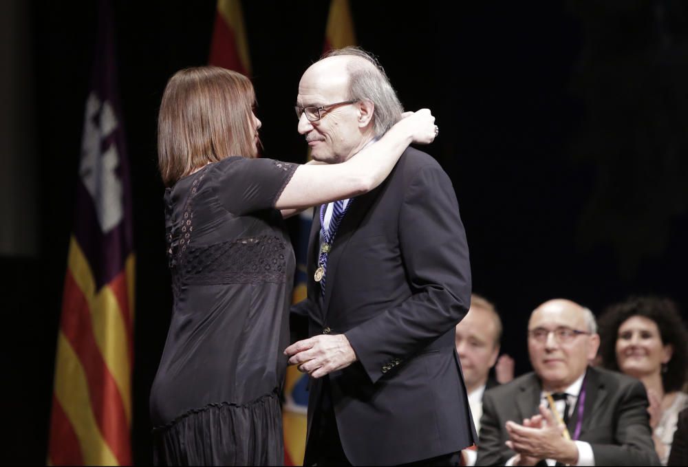 Entrega de la medalla de oro y los premios del Dia de les Illes Balears