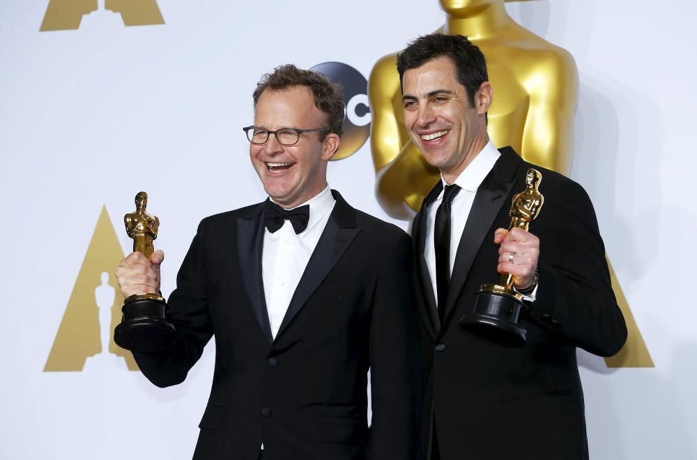 Tom McCarthy y Josh Singer,ganadores de mejor guión original por Spotlight