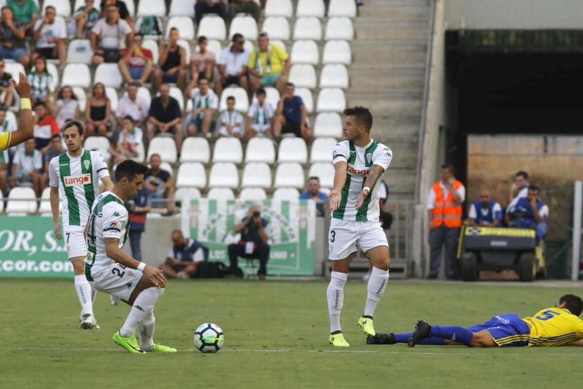 El Córdoba CF inicia la temporada con derrota ante el Cádiz.