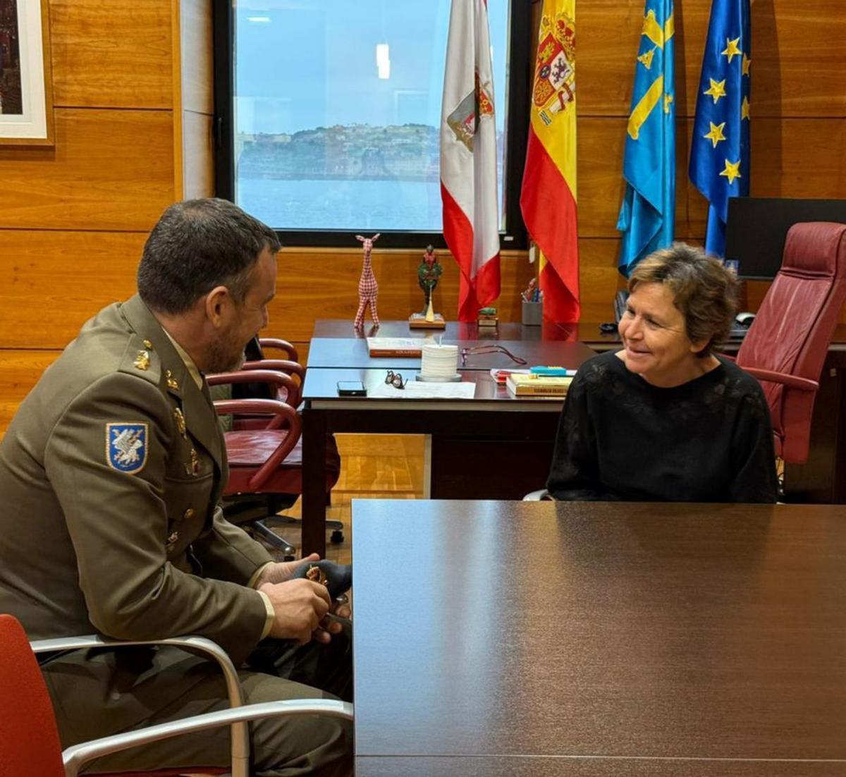 Visita militar en la Alcaldía |