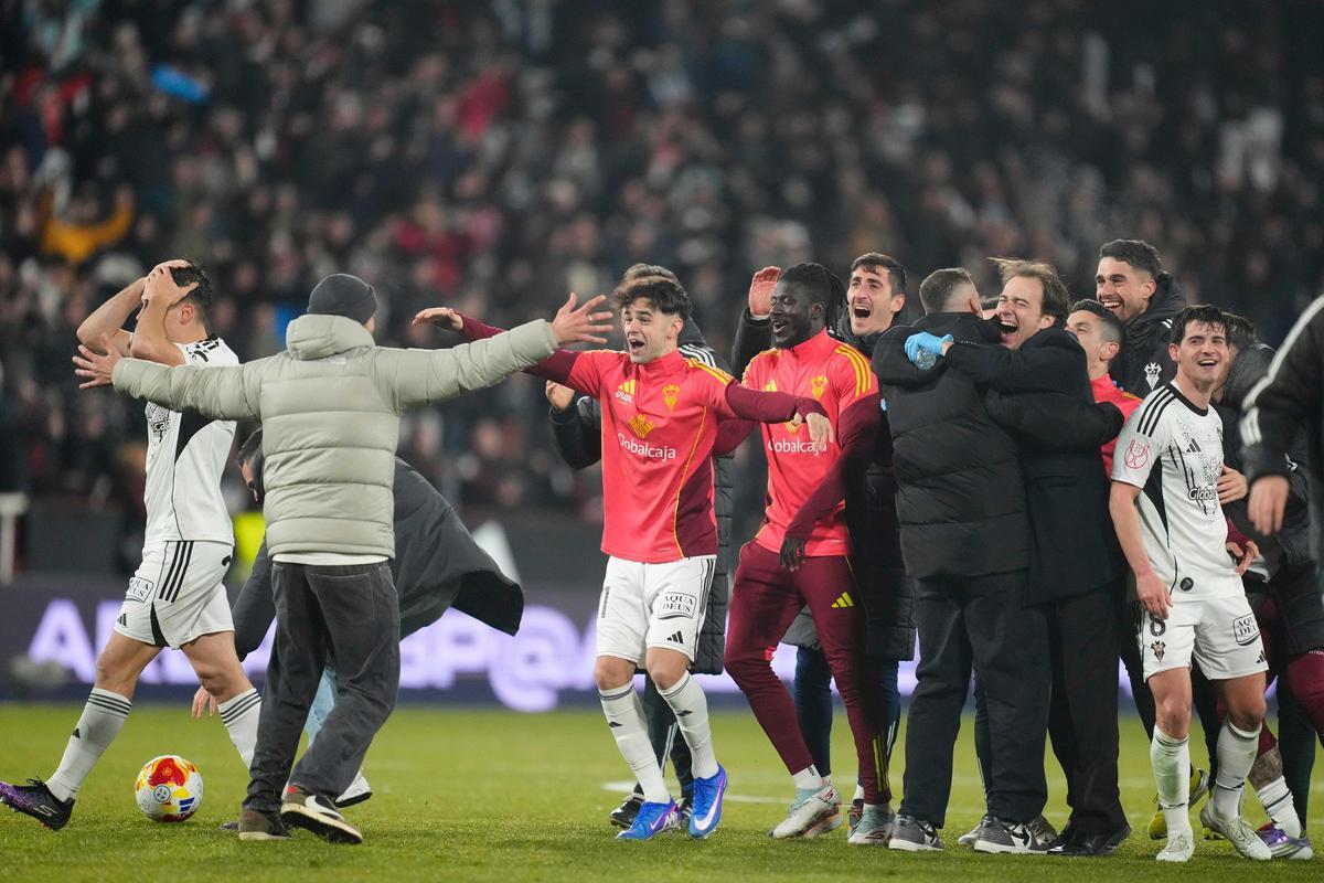 Valverde, al centre de la imatge, celebrant la victòria final.