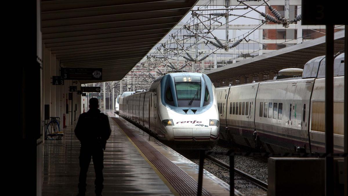 El objetivo es crear nuevos nodos logísticos en la provincia y convertir el puerto de Alicante en una plataforma intermoda con conexión ferroviaria.