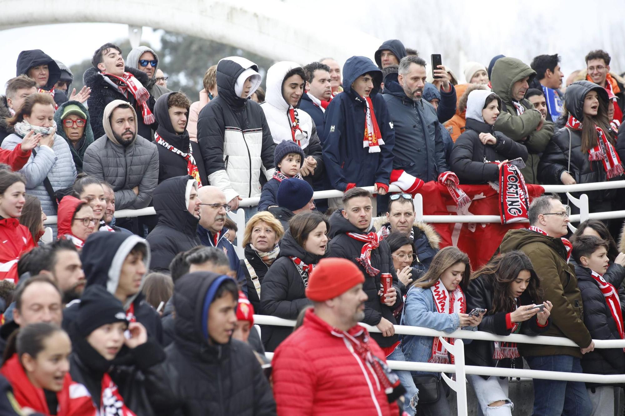 La afición del derbi asturiano en imágenes