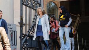 Ester Quintana, a su salida de la Audiencia de Barcelona, el 26 de abril, tras una sesión del juicio.