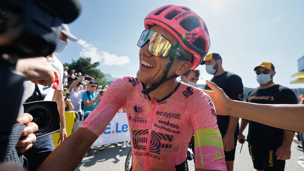 Carapaz, tras cruzar la línea de meta