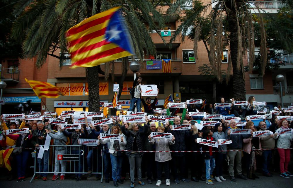 Manifestación en Barcelona para pedir la libertad de los exconsejeros encarcelados y de ''''los Jordis''''