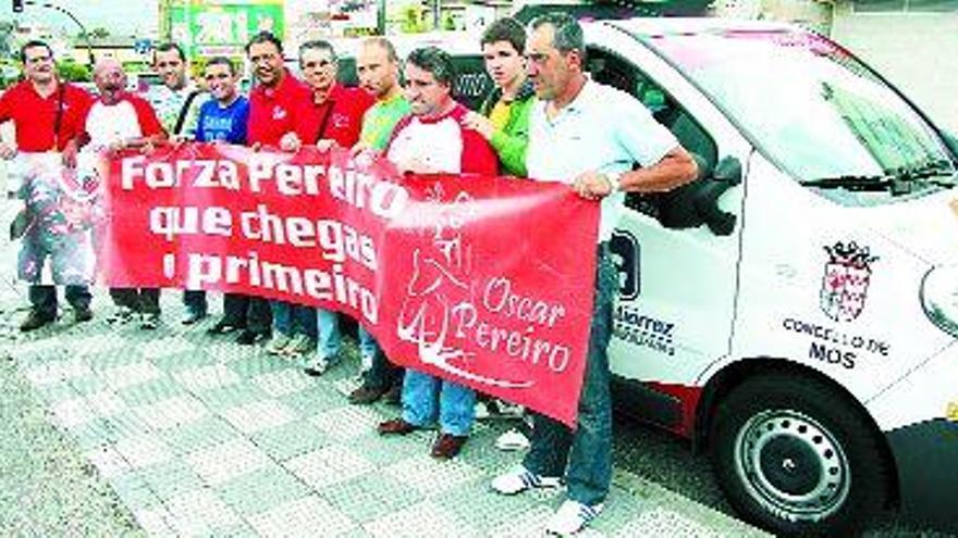 Los seguidores de Pereiro emprendieron ayer el viaje hacia los Pirineos. / E. Rouco