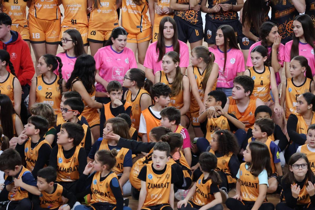 GALERÍA | El CD Zamarat presume de cantera  en un pabellón Ángel Nieto teñido de color naranja