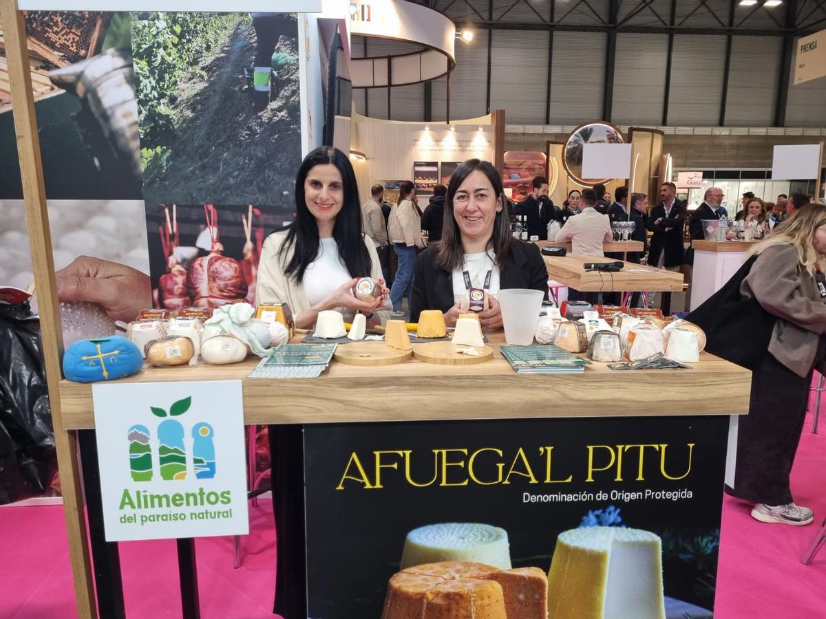 Verónica Álvarez y Cristina González, presidenta y vicepresidenta de Denominación de Origen Afuega´l Pitu