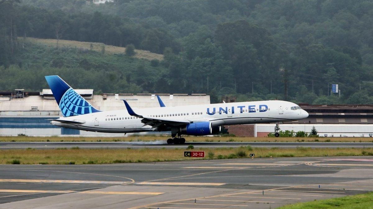 Despegue del primer vuelo entre Bilbao y Nueva York.