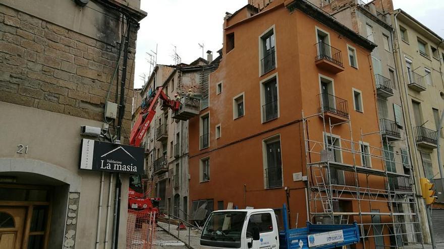 Continuen les tasques d&#039;enderroc de l&#039;edifici esfondrat als Drets