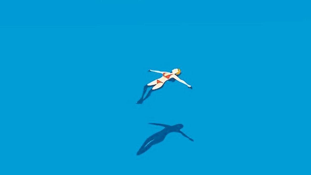 Algo que no puede faltar, hacer el muerto en el agua: oir solo la respiración mientras miras al cielo.