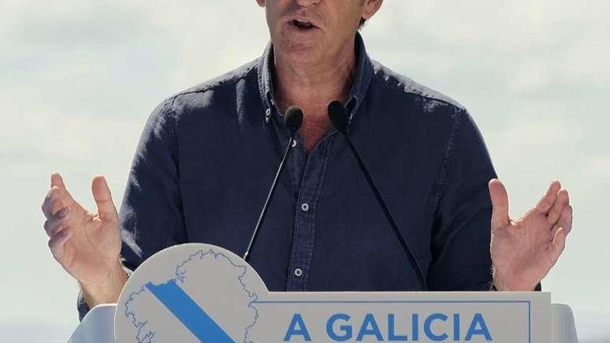 Núñez Feijóo, en el encuentro de ayer en A Coruña. // J. Roller