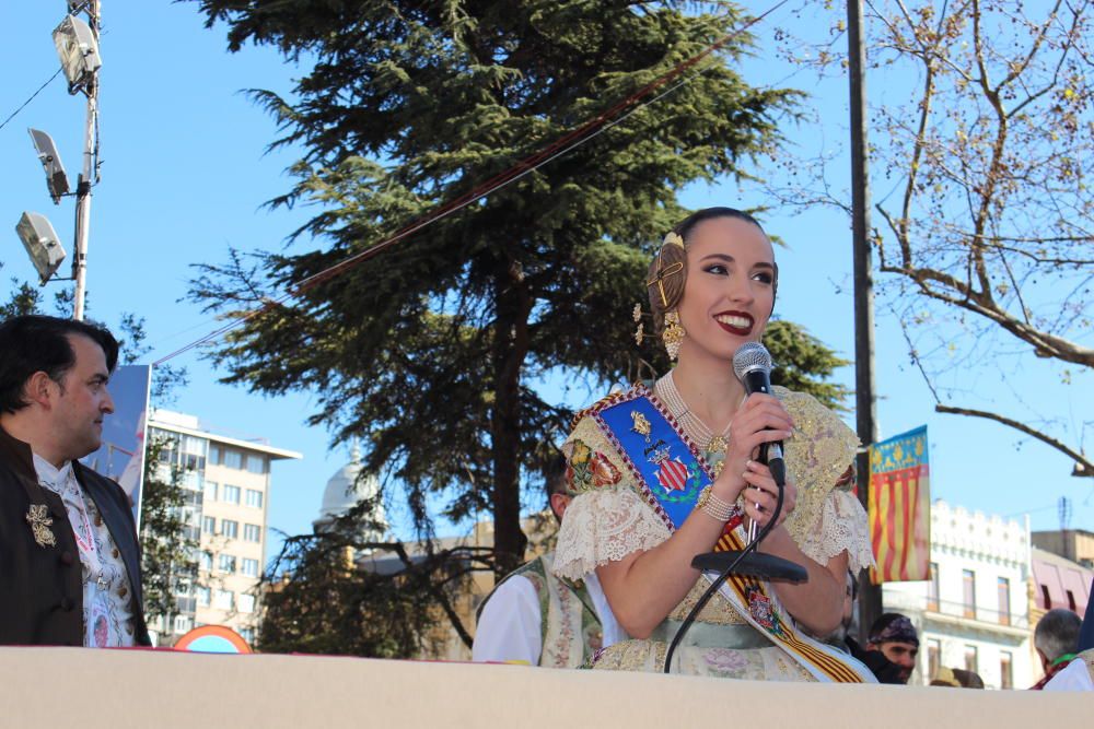 La corte anunció los premios cada vez que una de sus fallas era la que desfilaba frente a tribuna...