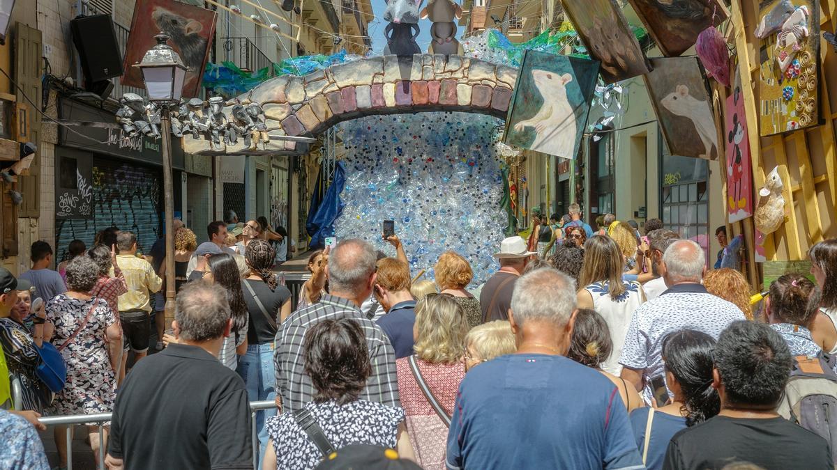 Entrada a la calle Verdi durante la Fiesta Mayor de Gràcia 2023