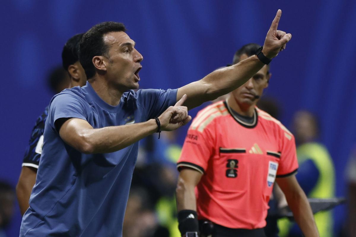 ATLANTA (United States), 15/07/2026.- Argentina's head coach Lionel Scaloni reacts during the FIFA World Cup 2026 semifinals match England against Argentina, in Atlanta, USA, 15 July 2026. EFE/EPA/WILL OLIVER