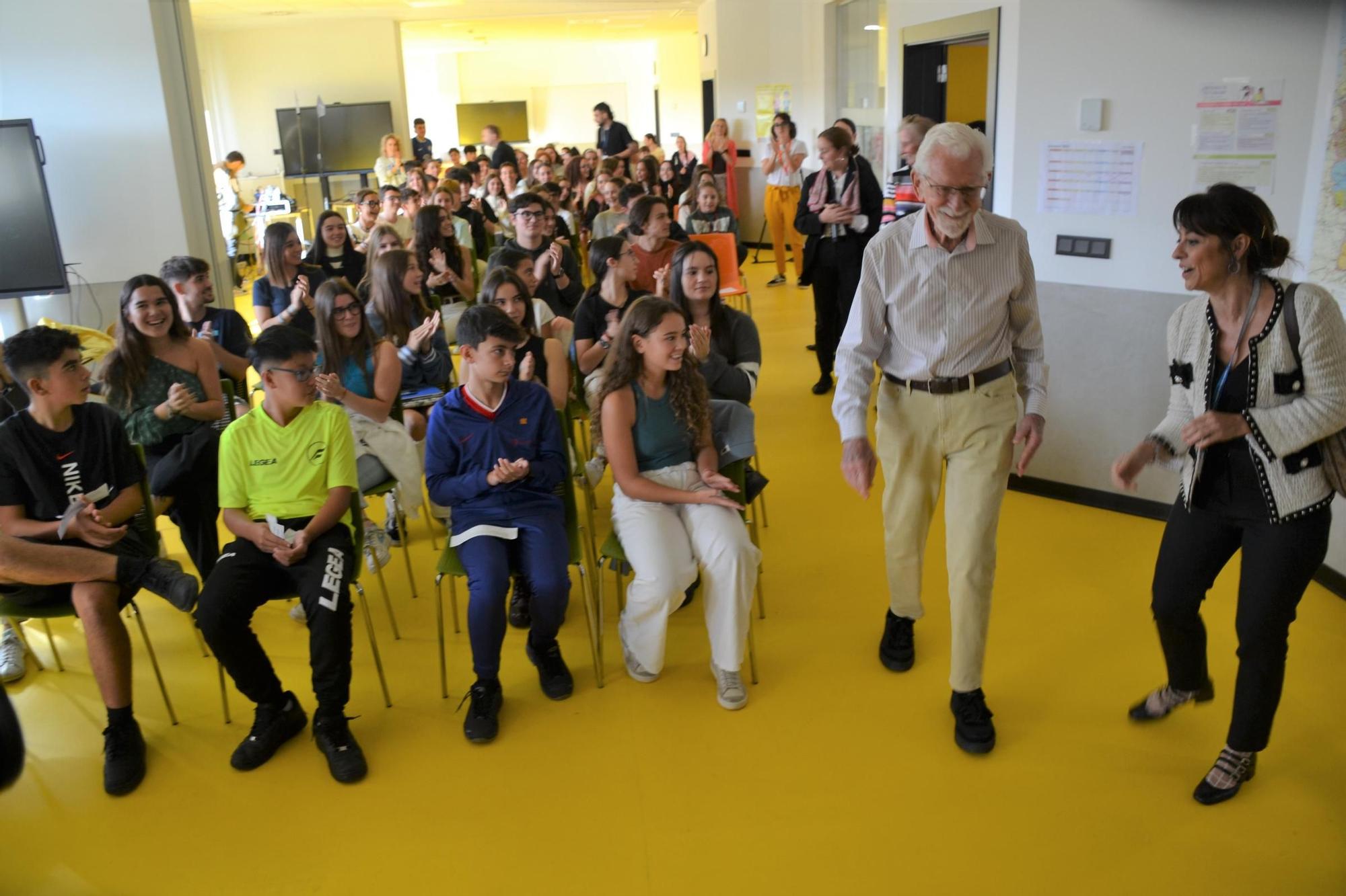 EN IMÁGENES: Así fue el encuentro de Martin Cooper, el 'padre' de la telefonía móvil con estudiantes del IES de La Fresneda