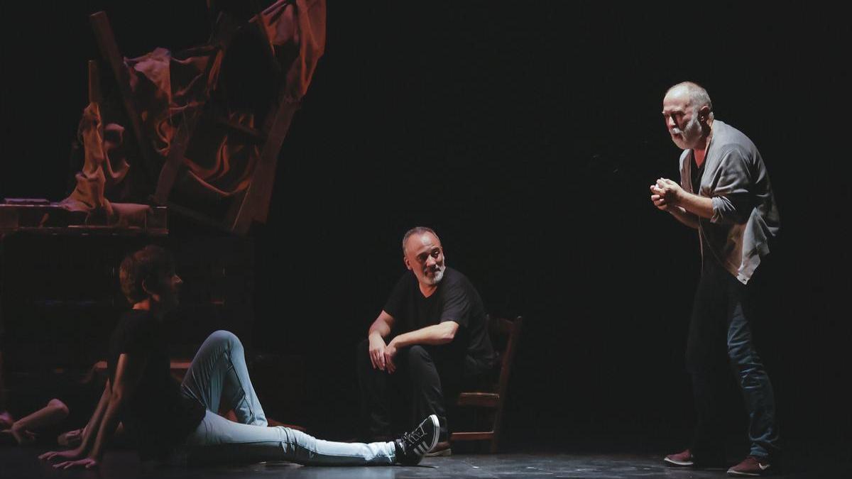 José Fernández, Javier Gutiérrez y Luis Bermejo, durante ‘Los santos inocentes’, en el Cuyás.