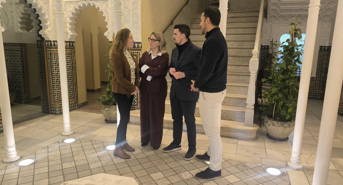 Amaro, en un desayuno informativo con la prensa y miembros del partido, en el Hotel Ilunion Mérida Palace.