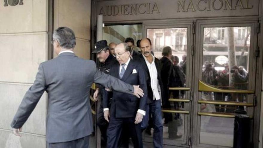 Ruiz Mateos, detenido en su casa de Madrid