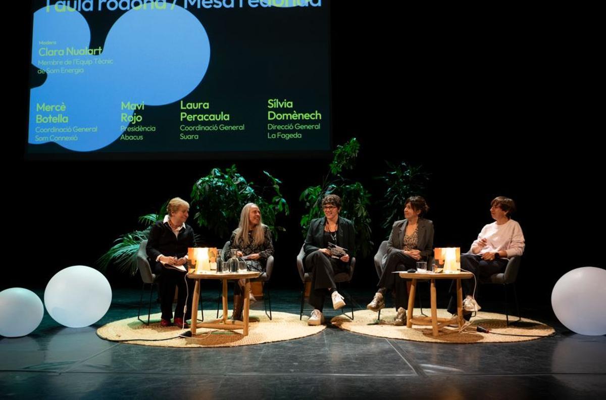 Taula rodona en l'acte de celebració de la cooperativa gironina Som Energia.