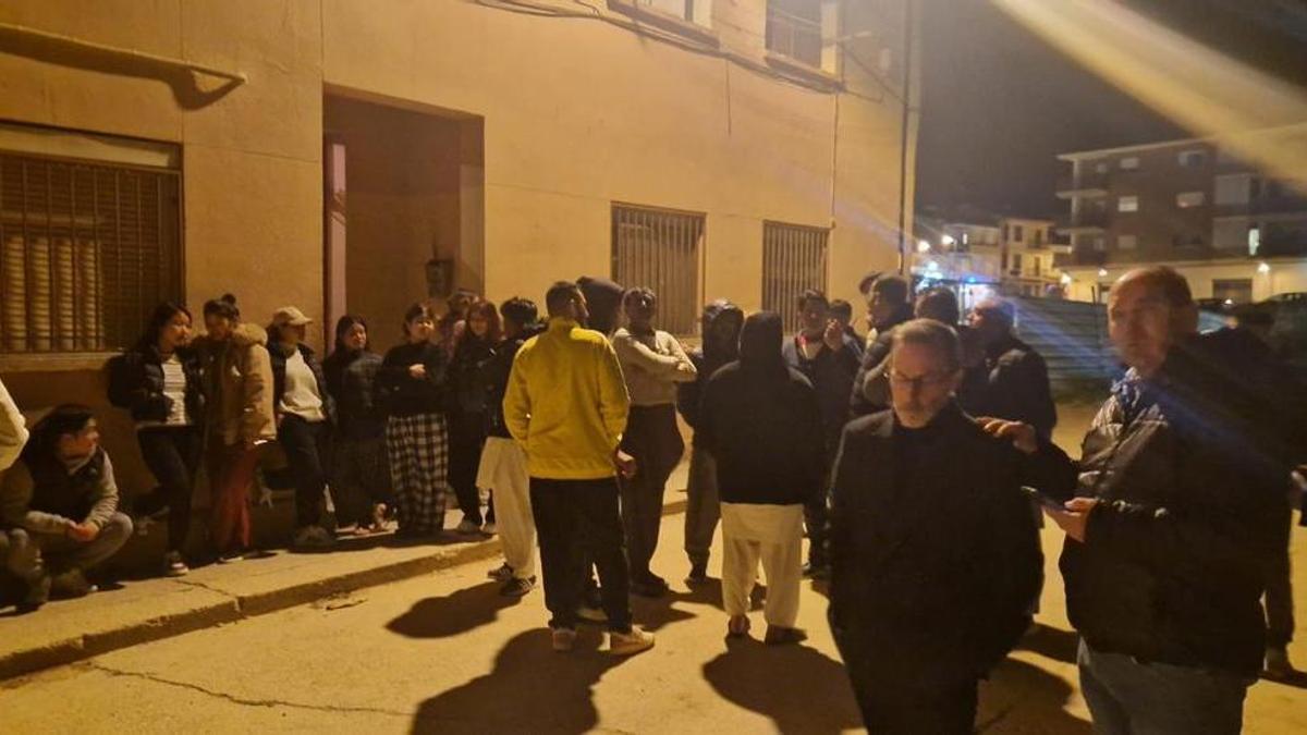 Desalojadas 60 personas de un edificio de Caspe por riesgo de derrumbe