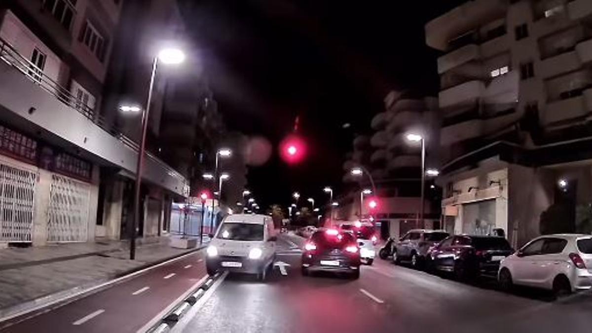El conductor circulando por Isidor Macabich