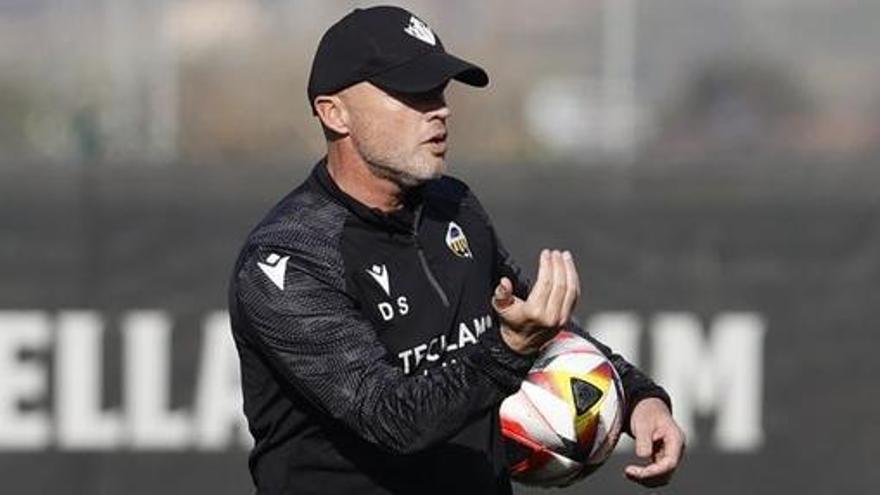 Dick Schreuder en un entrenamiento del Castellón.